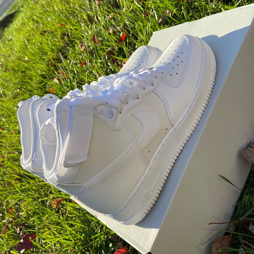 NIKE AIR FORCE 1 HIGH -WHITE (SIZE 10.5)